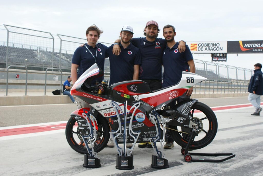 ce bijou électrique signé ducati et cette université italienne écrase 42 équipes internationales en espagne 1