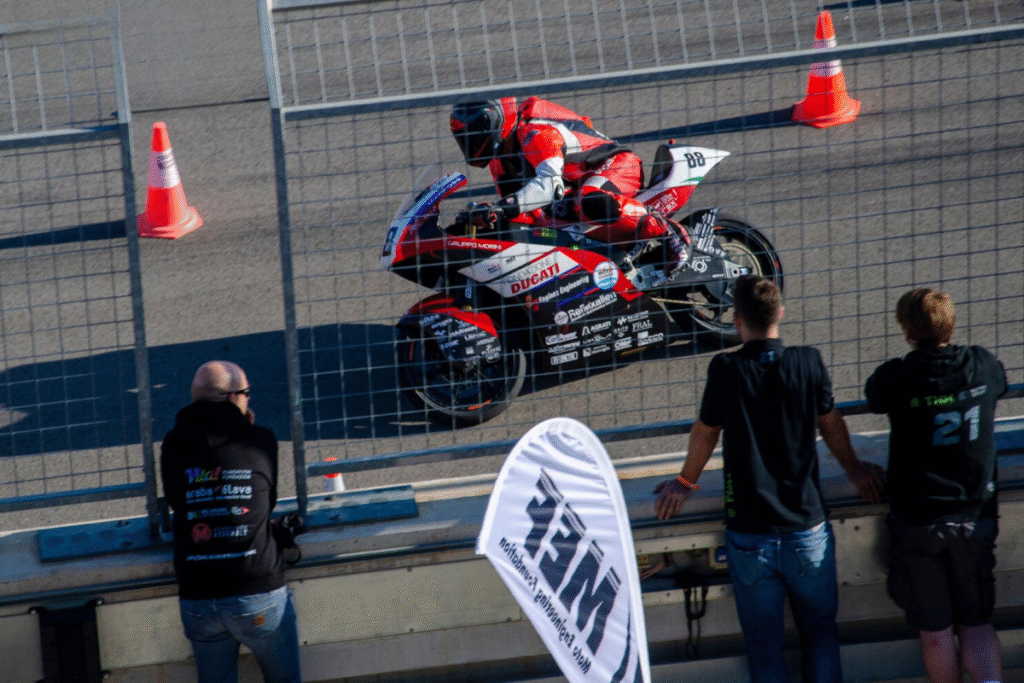ce bijou électrique signé ducati et cette université italienne écrase 42 équipes internationales en espagne 8