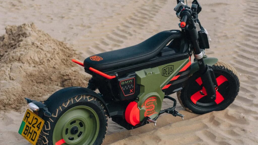 ce deux roues électrique est une claque visuelle deus et bmw inventent la moto de la plage du futur 1