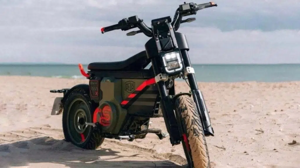 ce deux roues électrique est une claque visuelle deus et bmw inventent la moto de la plage du futur 2