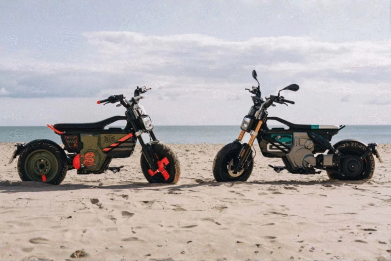 ce deux roues électrique est une claque visuelle deus et bmw inventent la moto de la plage du futur