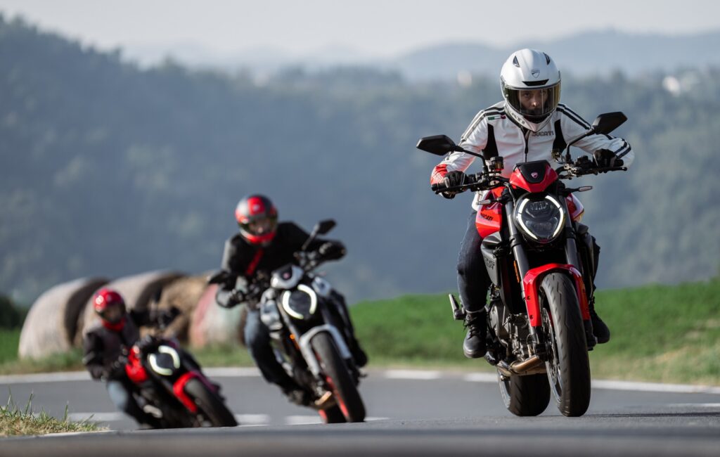 ce grand classique de ducatti va perdre 6 kg et accueillir de nouvelles innovations qui vont ravir les motards 2