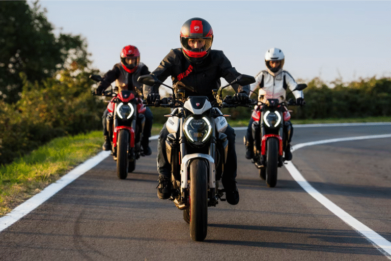 ce grand classique de ducatti va perdre 6 kg et accueillir de nouvelles innovations qui vont ravir les motards