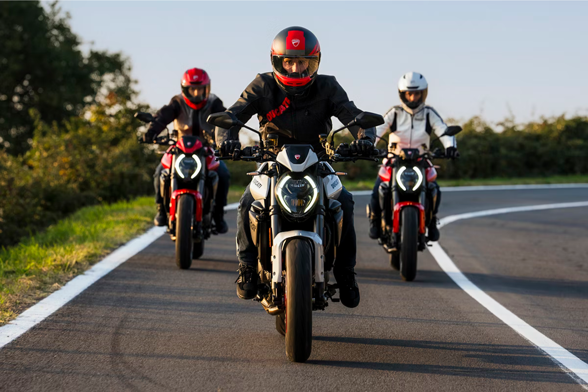 ce grand classique de ducatti va perdre 6 kg et accueillir de nouvelles innovations qui vont ravir les motards