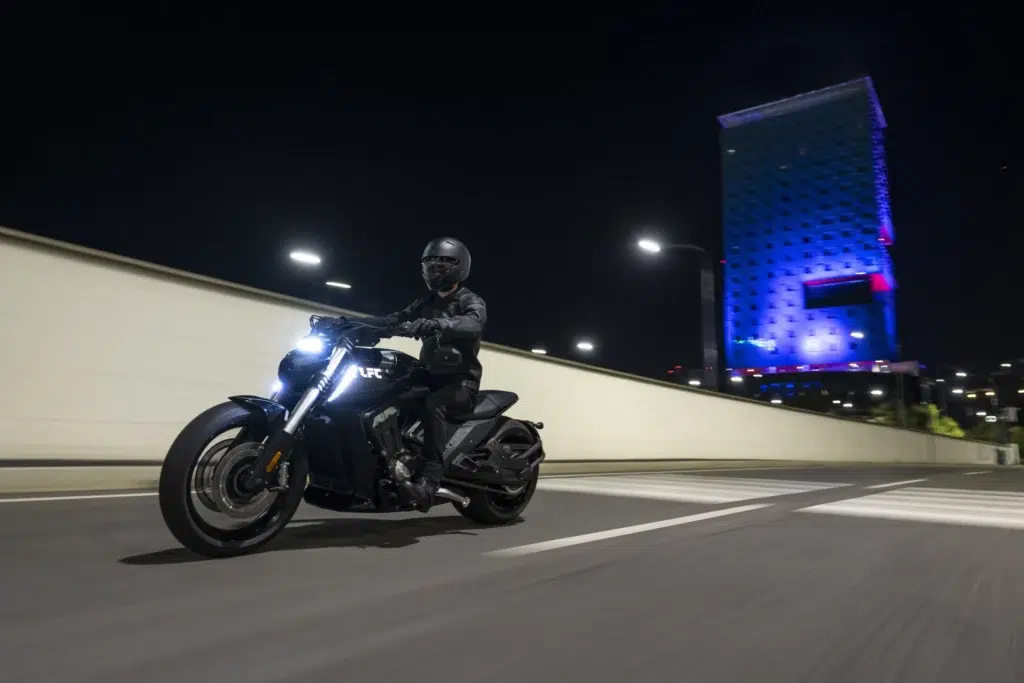 cette moto chinoise à pneu xxl débarque en europe pour défier la ducati diavel à moitié prix 3