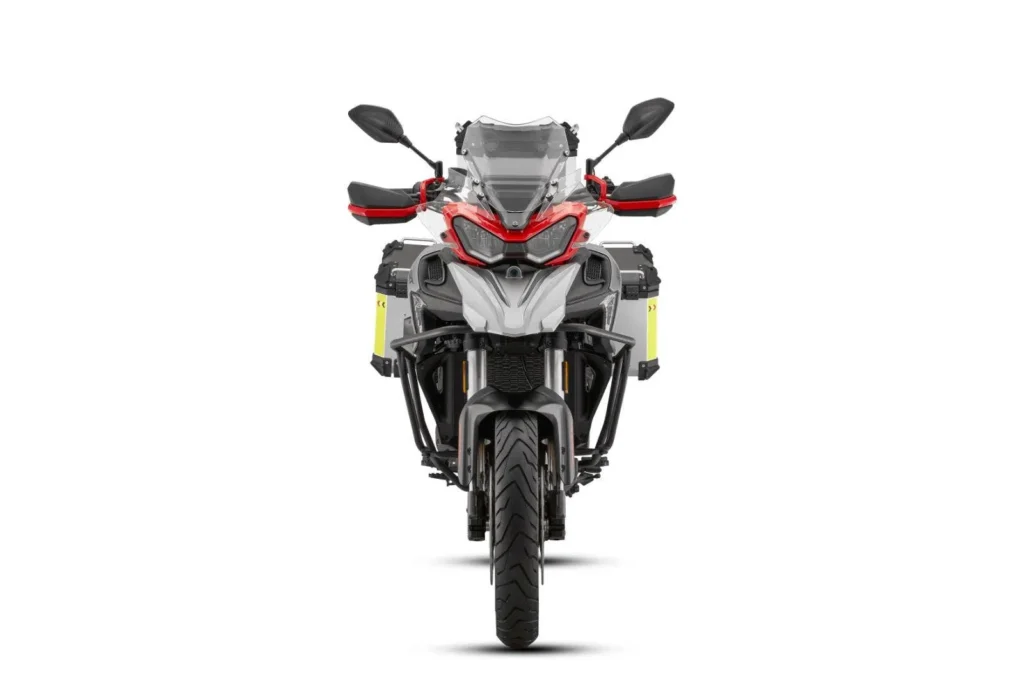 cette moto chinoise ressemble à une bmw gs mais coûte presque deux fois moins cher, un trail de 900 cm³ prêt à bouleverser le marché 4