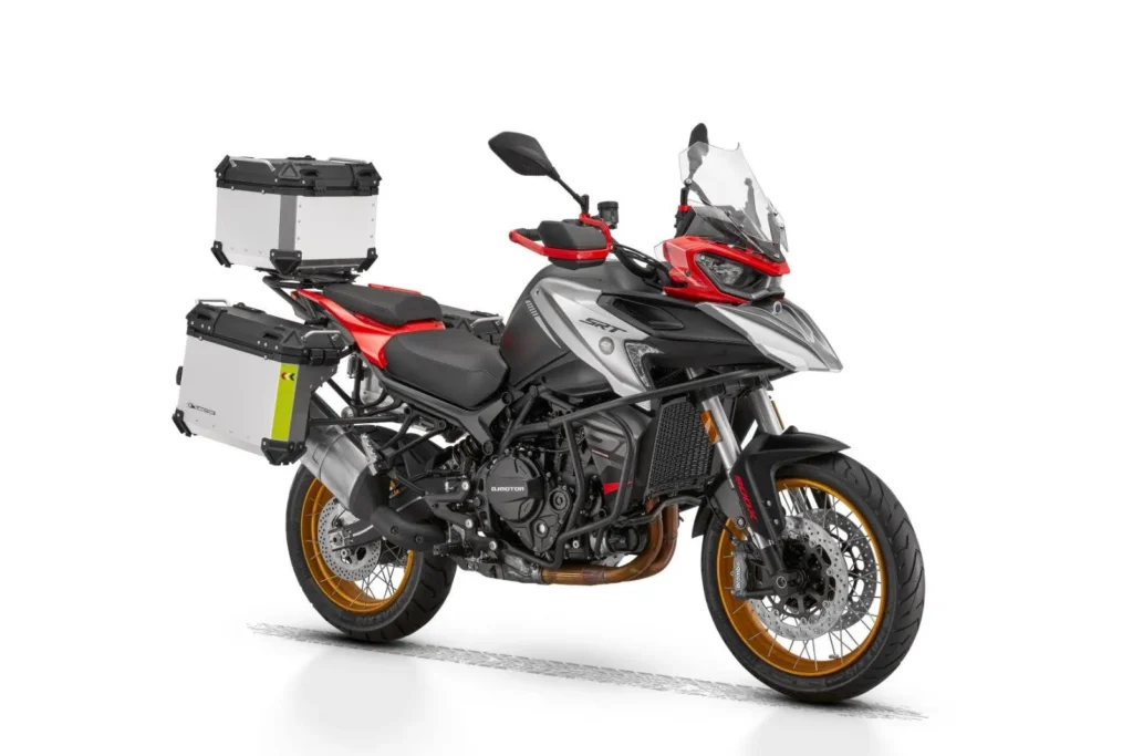 cette moto chinoise ressemble à une bmw gs mais coûte presque deux fois moins cher, un trail de 900 cm³ prêt à bouleverser le marché 5