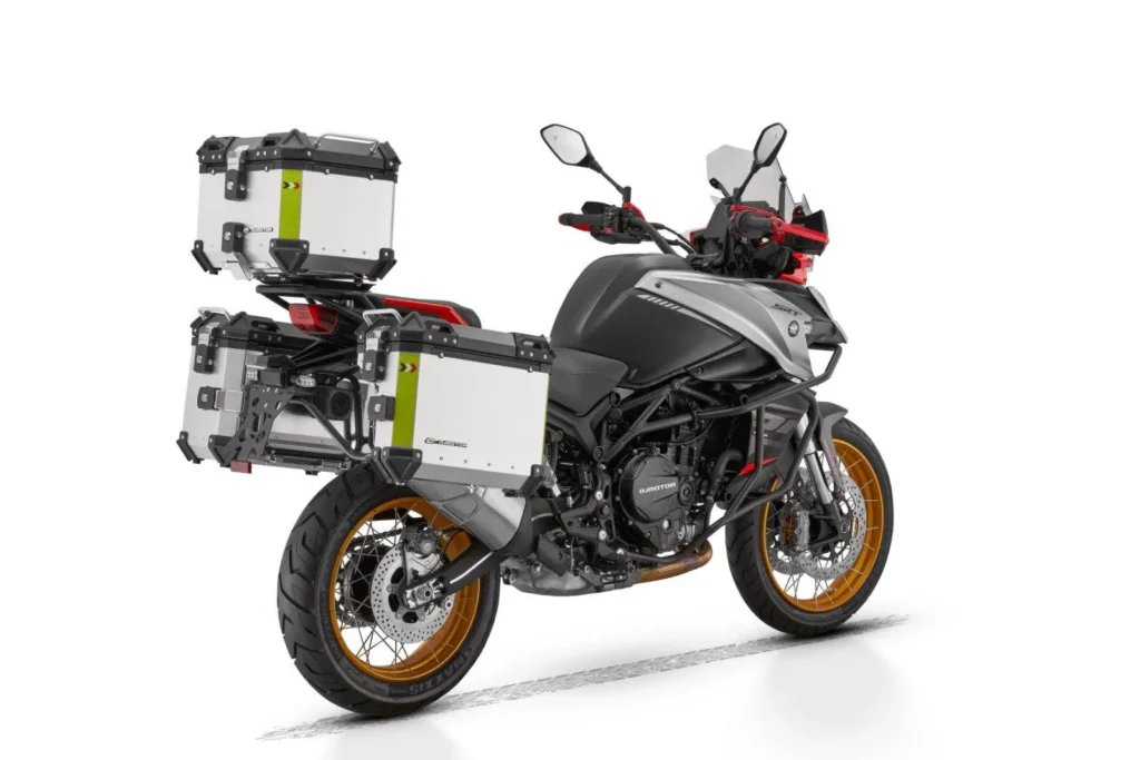 cette moto chinoise ressemble à une bmw gs mais coûte presque deux fois moins cher, un trail de 900 cm³ prêt à bouleverser le marché 6