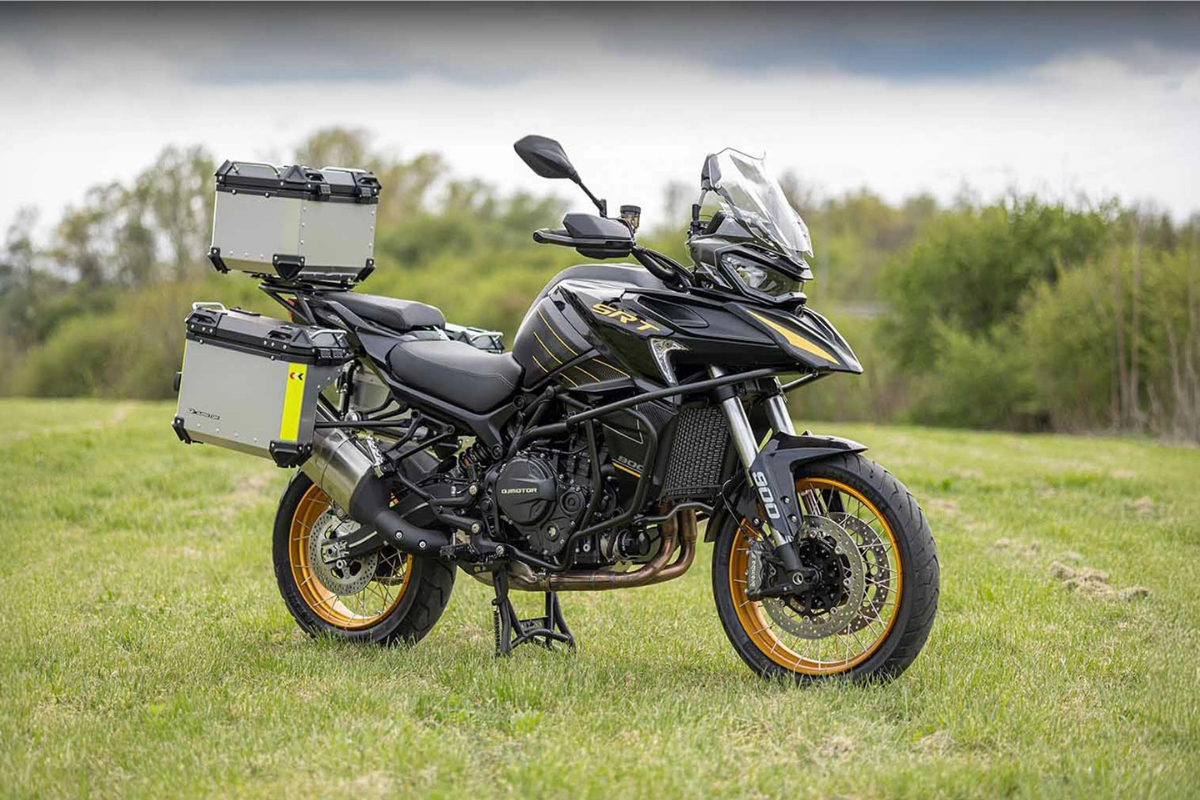 cette moto chinoise ressemble à une bmw gs mais coûte presque deux fois moins cher, un trail de 900 cm³ prêt à bouleverser le marché