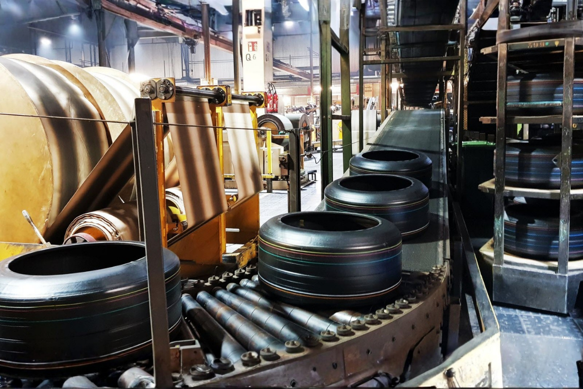 continental pulvérise les règles ce pneu forgé à 400 °c promet une adhérence totale dès la première minute de route