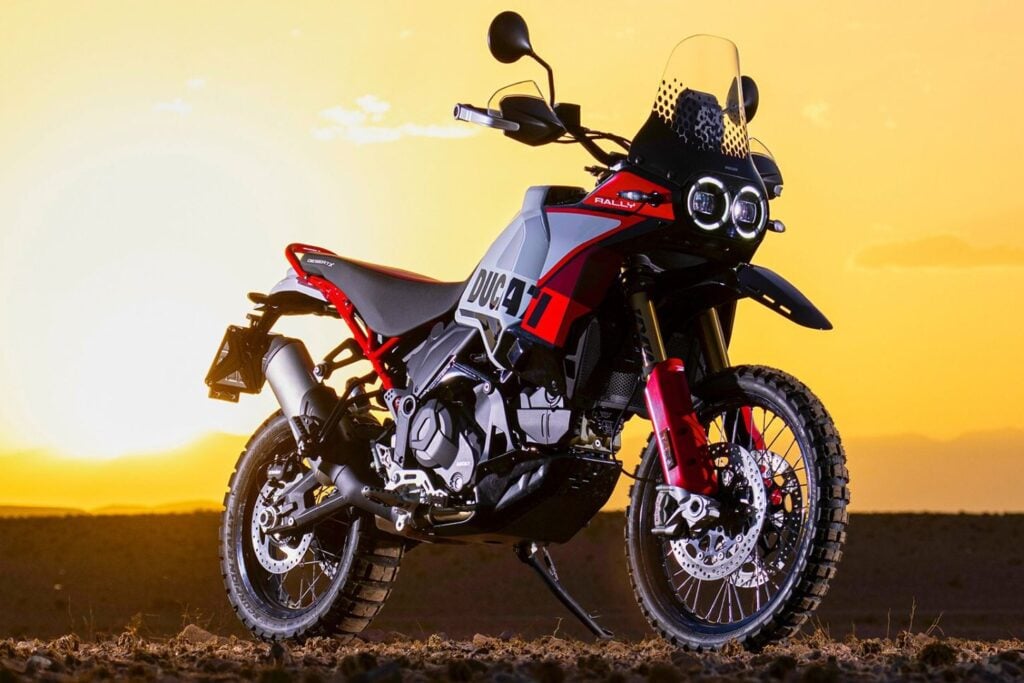 derrière ce camouflage se cache peut être le plus gros tournant technique de ducati depuis des années 3