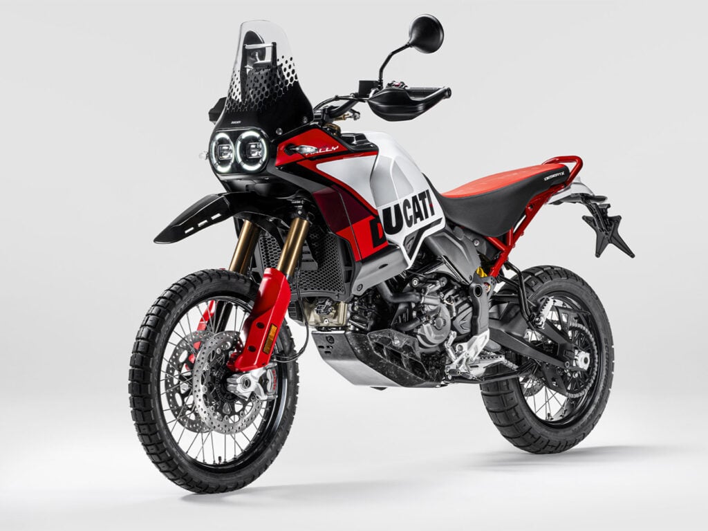 derrière ce camouflage se cache peut être le plus gros tournant technique de ducati depuis des années 5