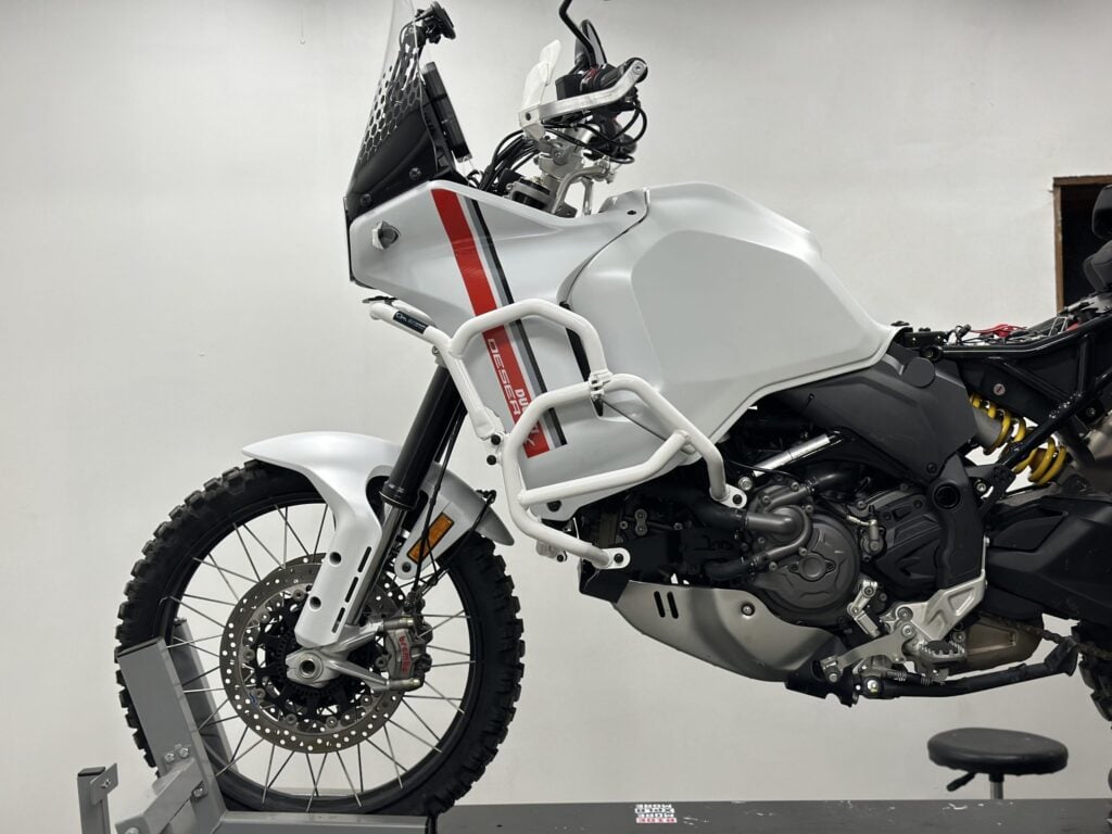 derrière ce camouflage se cache peut être le plus gros tournant technique de ducati depuis des années 8