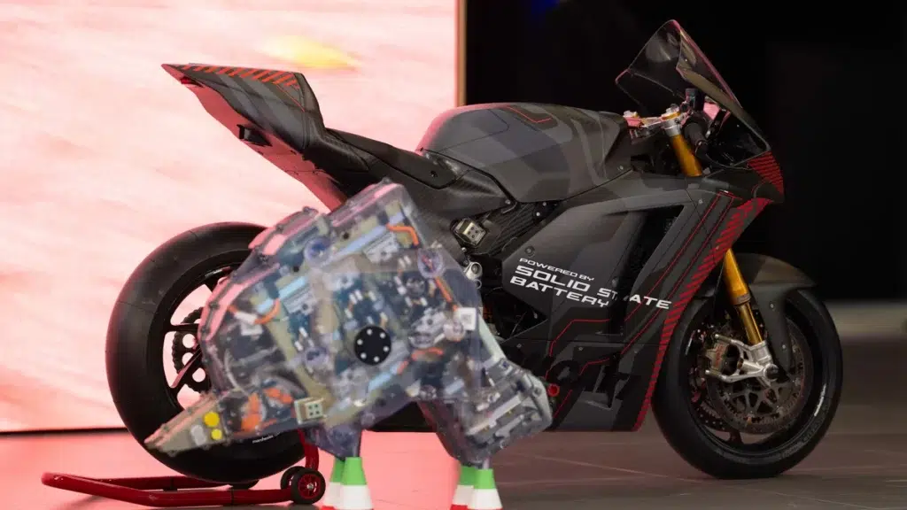 derrière ce carénage, ducati cache peut être l’avenir de la moto électrique sportive hautes performances 1