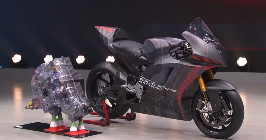 derrière ce carénage, ducati cache peut être l’avenir de la moto électrique sportive hautes performances 2