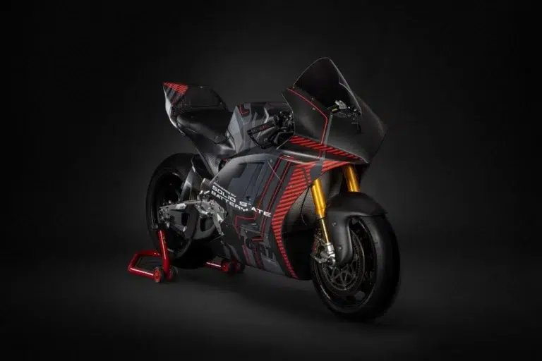derrière ce carénage, ducati cache peut être l’avenir de la moto électrique sportive hautes performances 3