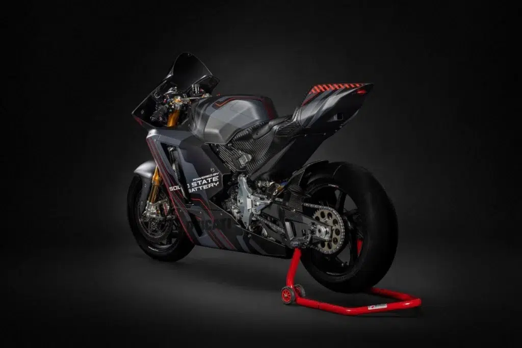 derrière ce carénage, ducati cache peut être l’avenir de la moto électrique sportive hautes performances 4