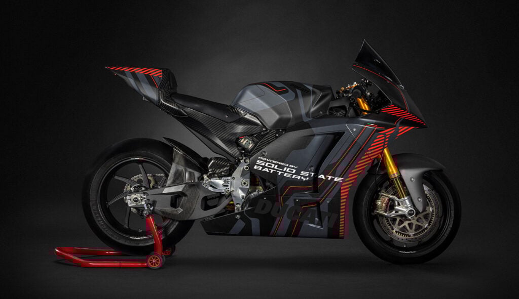 derrière ce carénage, ducati cache peut être l’avenir de la moto électrique sportive hautes performances 6