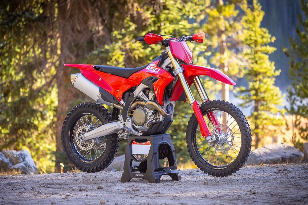 ducati présente la desmo450 edx et complète sa gamme tout terrain avec un modèle enduro cross révolutionnaire 3