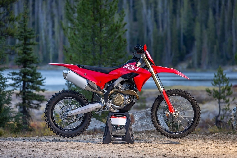 ducati présente la desmo450 edx et complète sa gamme tout terrain avec un modèle enduro cross révolutionnaire 4