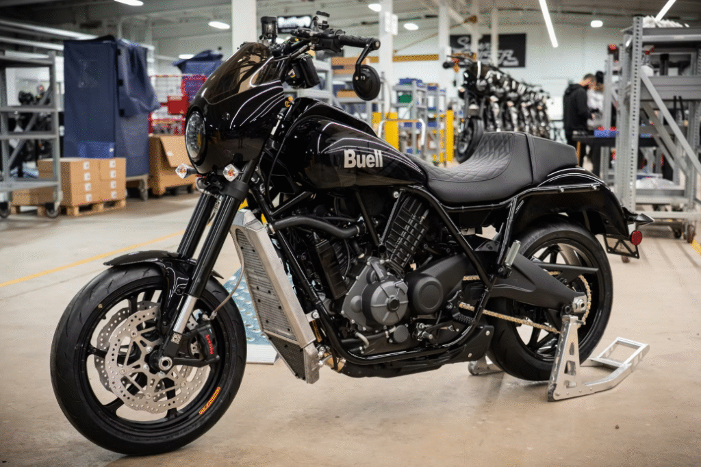 elle va faire trembler harley la marque buell relance la guerre des power cruisers avec une machine musclée et radicale 2
