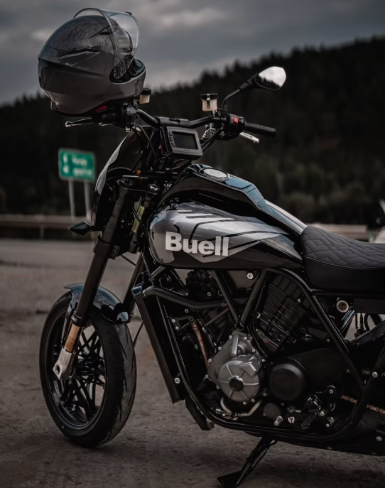 elle va faire trembler harley la marque buell relance la guerre des power cruisers avec une machine musclée et radicale 4