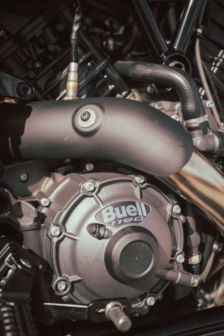 elle va faire trembler harley la marque buell relance la guerre des power cruisers avec une machine musclée et radicale 9