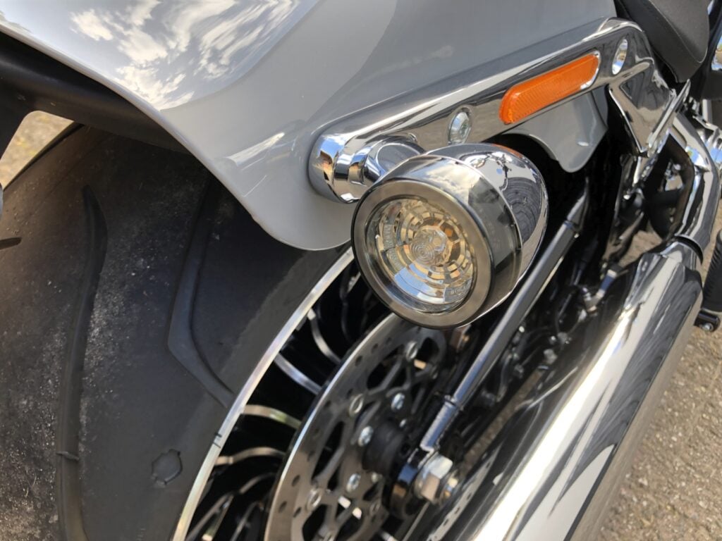 harley signe son cruiser le plus agressif depuis des années un visuel brutal et un v twin prêt à rugir 11