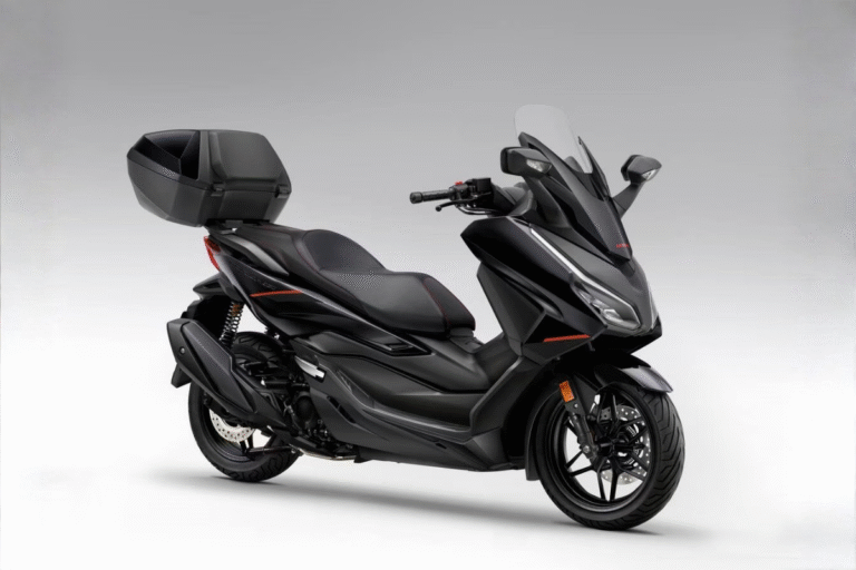 honda présente le forza 350 2026 et frappe fort avec une édition spéciale au look premium