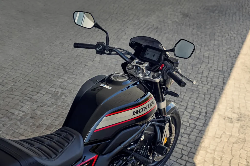 honda relance la légende des cb avec la nouvelle cb1000f 2026 et un design inspiré des icônes des années 80 18