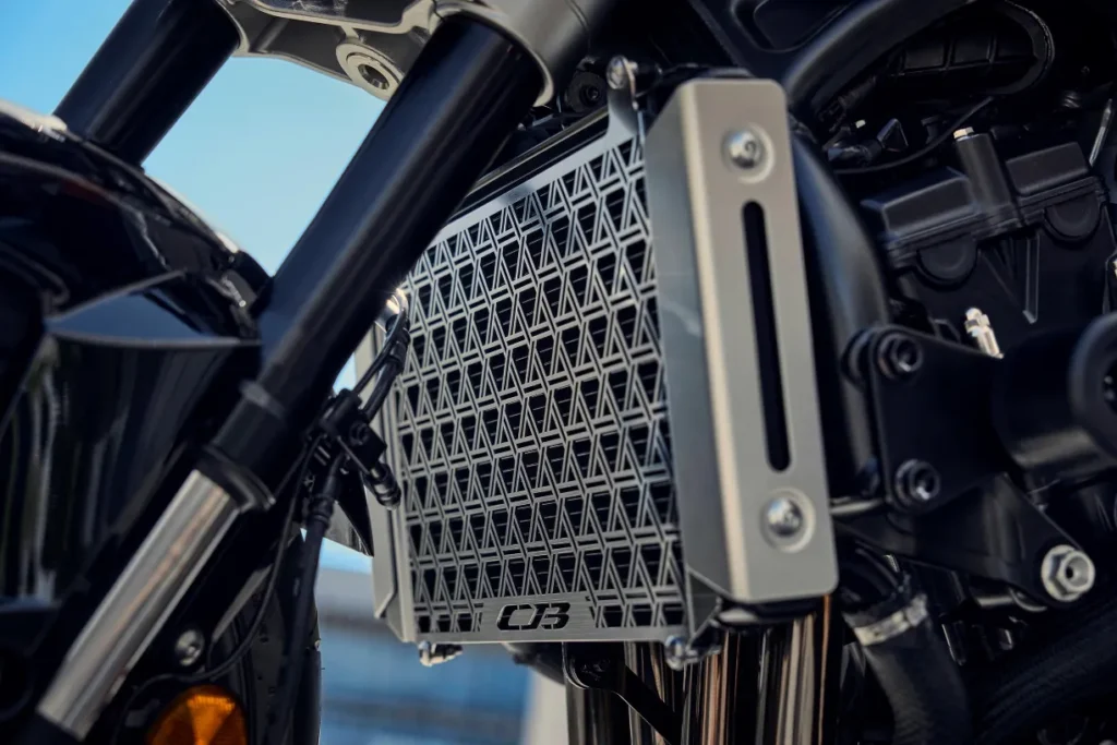 honda relance la légende des cb avec la nouvelle cb1000f 2026 et un design inspiré des icônes des années 80 27