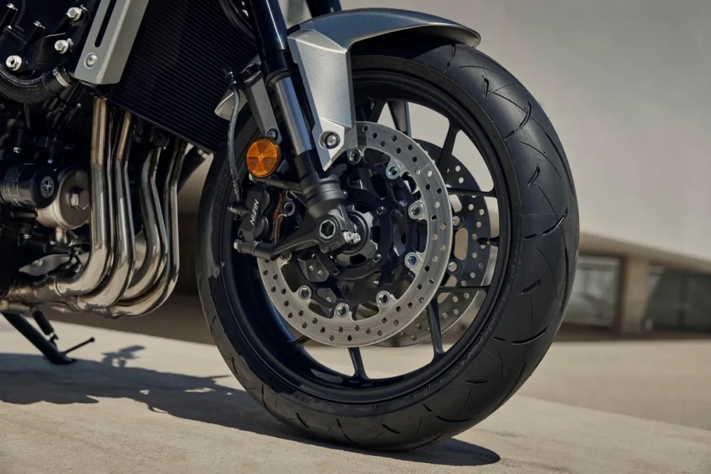 honda relance la légende des cb avec la nouvelle cb1000f 2026 et un design inspiré des icônes des années 80 29