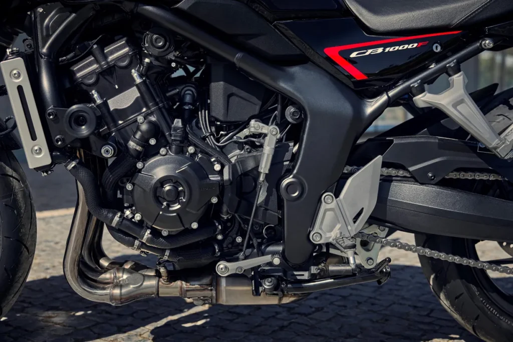 honda relance la légende des cb avec la nouvelle cb1000f 2026 et un design inspiré des icônes des années 80 30