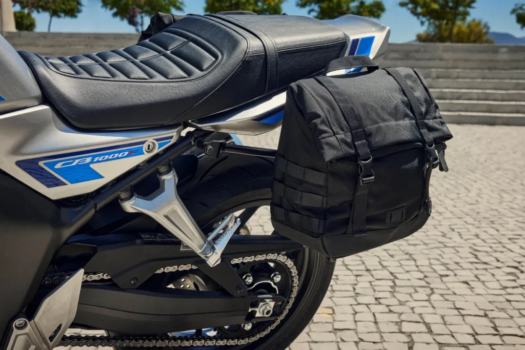 honda relance la légende des cb avec la nouvelle cb1000f 2026 et un design inspiré des icônes des années 80 32