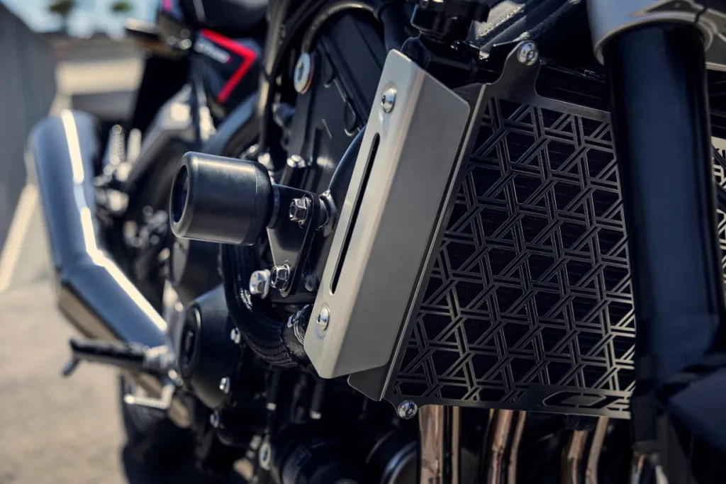 honda relance la légende des cb avec la nouvelle cb1000f 2026 et un design inspiré des icônes des années 80 34