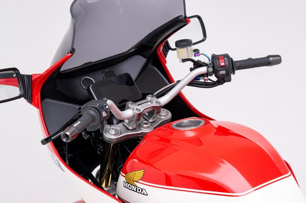 honda ressuscite un mythe cette cb1000f bol d’or fait vibrer les fans de la 750f 15