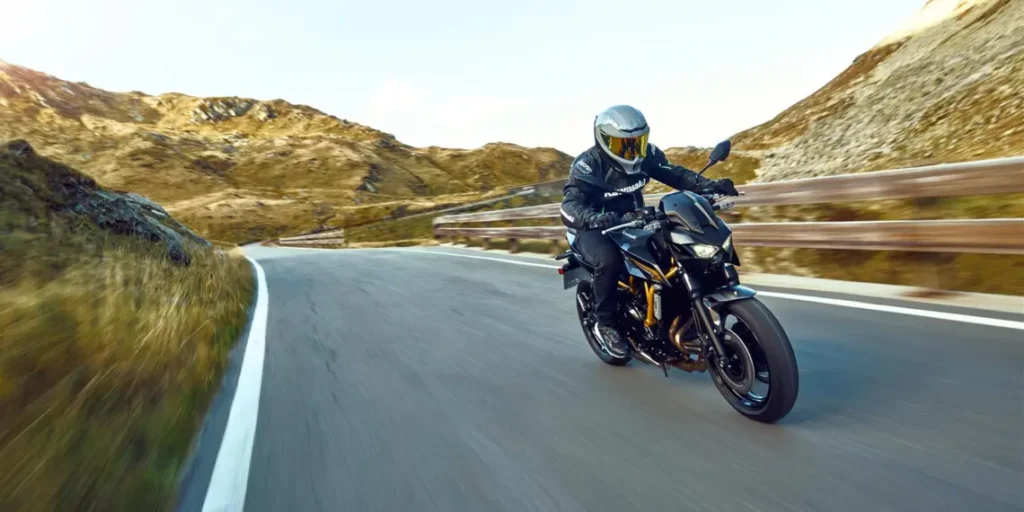 kawasaki dévoile la nouvelle z650 s 2026 et muscle son célèbre roadster mid size pour un pilotage plus sportif 4