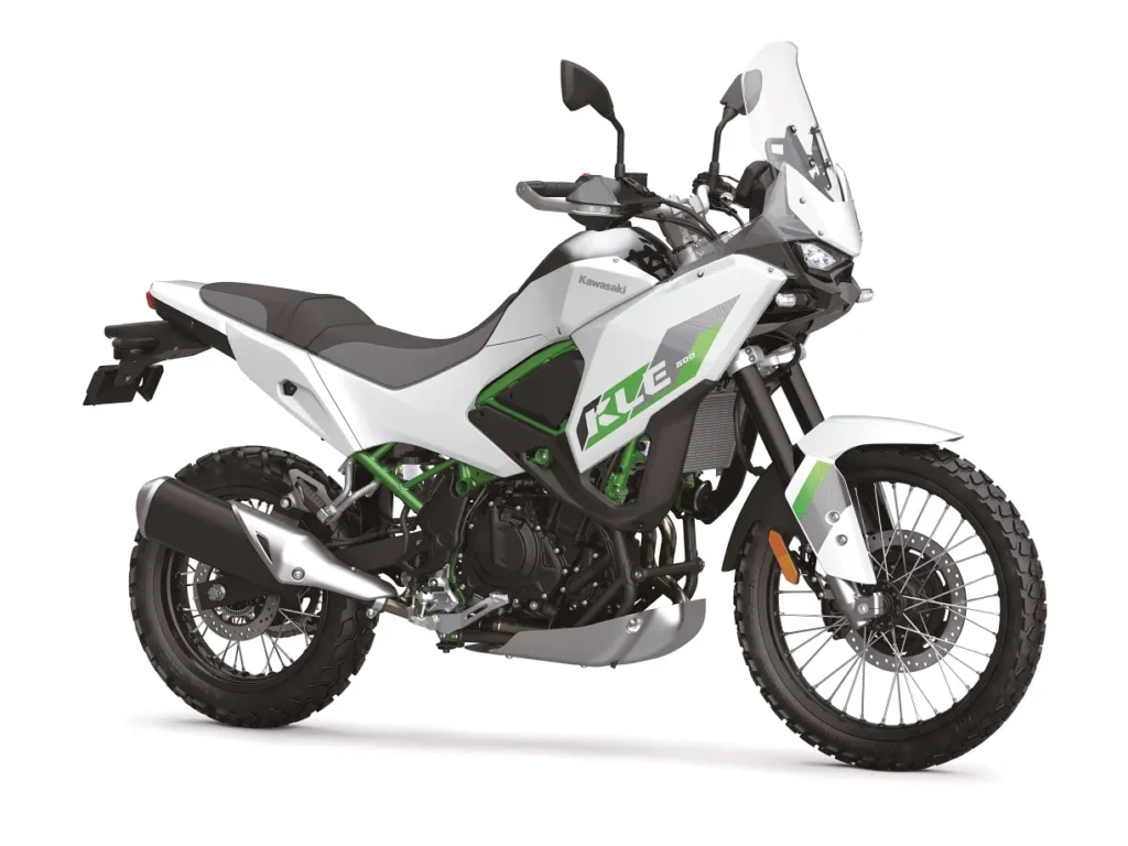 kawasaki relance sa kle500 après 34 ans et dévoile un trail moderne alliant agilité urbaine et confort tout terrain 14