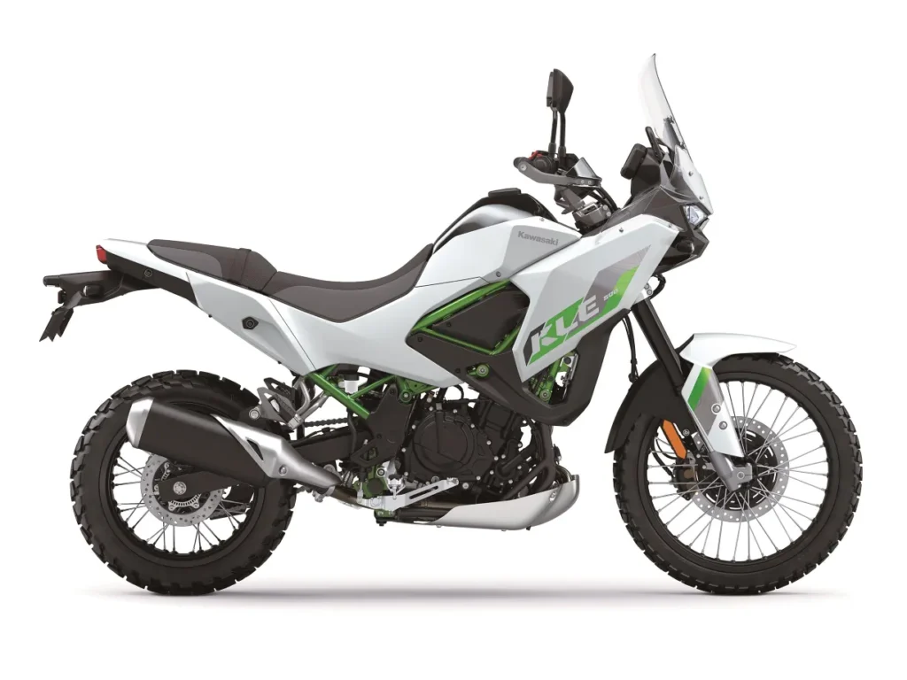 kawasaki relance sa kle500 après 34 ans et dévoile un trail moderne alliant agilité urbaine et confort tout terrain 15