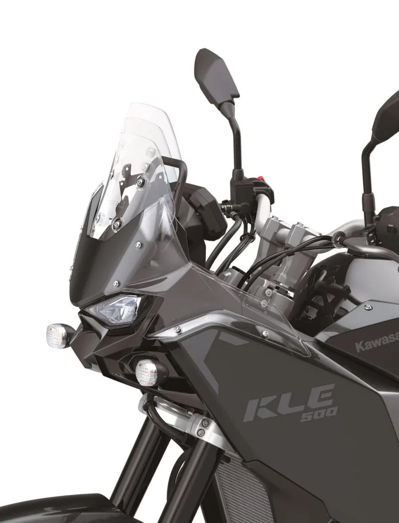 kawasaki relance sa kle500 après 34 ans et dévoile un trail moderne alliant agilité urbaine et confort tout terrain 17