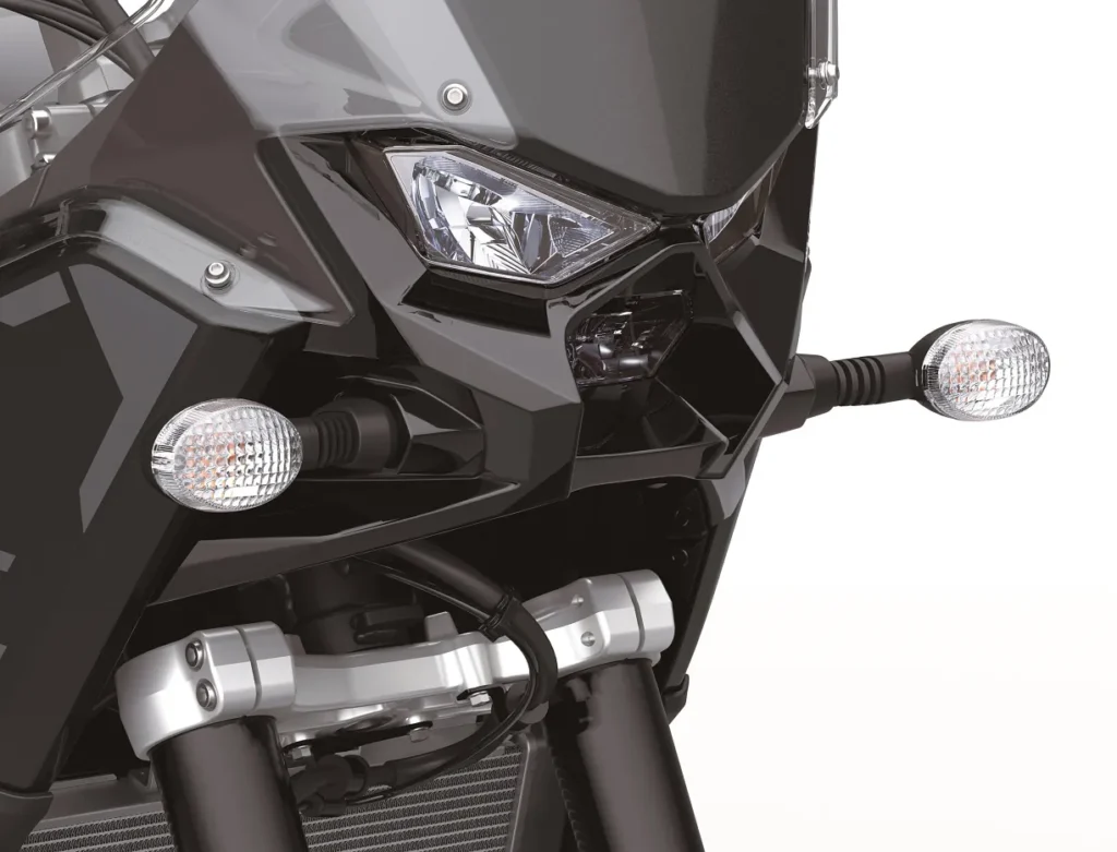 kawasaki relance sa kle500 après 34 ans et dévoile un trail moderne alliant agilité urbaine et confort tout terrain 19