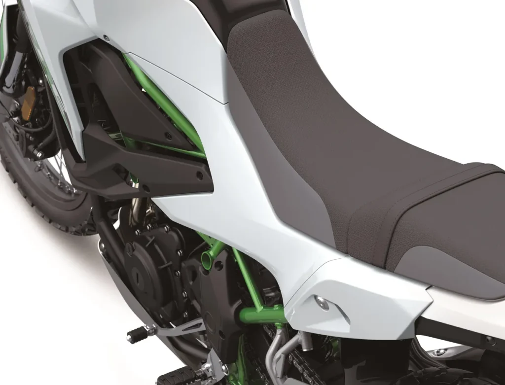 kawasaki relance sa kle500 après 34 ans et dévoile un trail moderne alliant agilité urbaine et confort tout terrain 49