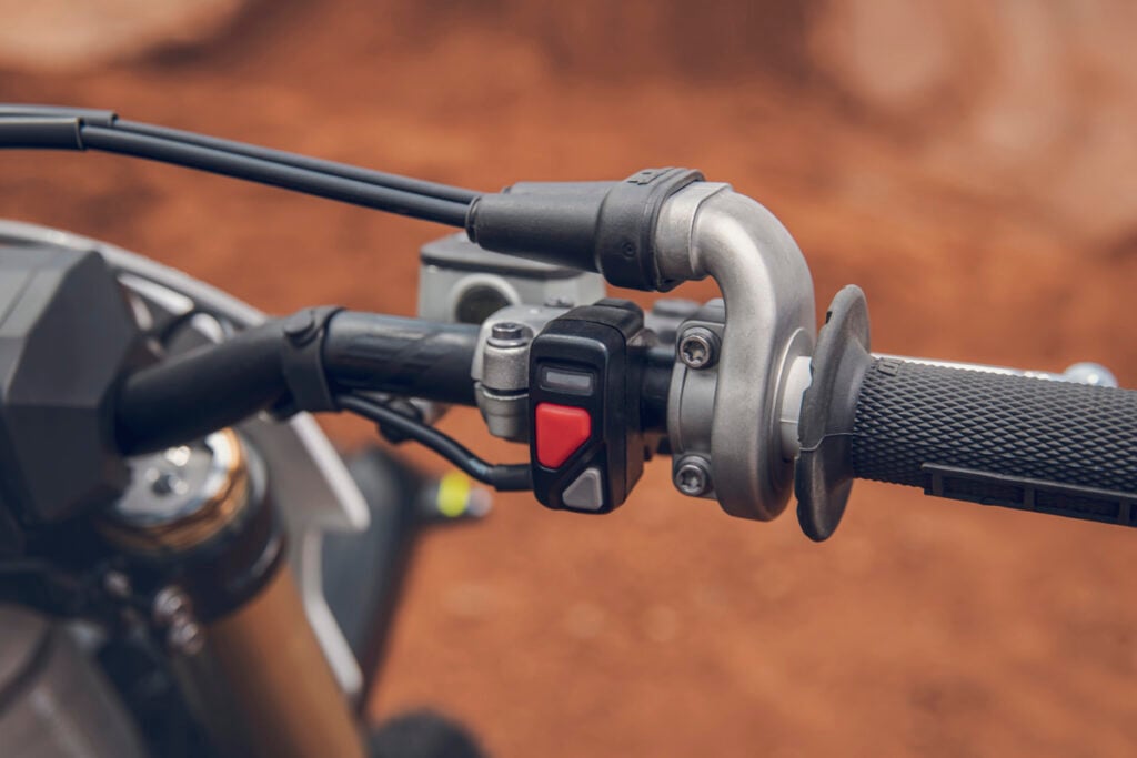 la dernière motocross de triumph est déjà prête à cotoyer les sommets avec un monocylindre de 449,5 cm³ développant 61,5 chevaux à 9 500 trmin 8