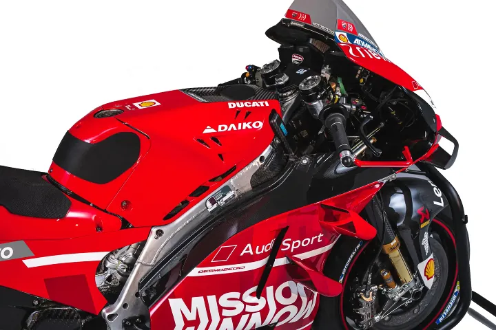 la ducati desmosedici gp19 pilotée par andrea dovizioso s’apprête à être vendue aux enchères et attire déjà tous les regards 13