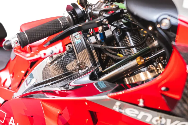 la ducati desmosedici gp19 pilotée par andrea dovizioso s’apprête à être vendue aux enchères et attire déjà tous les regards 14