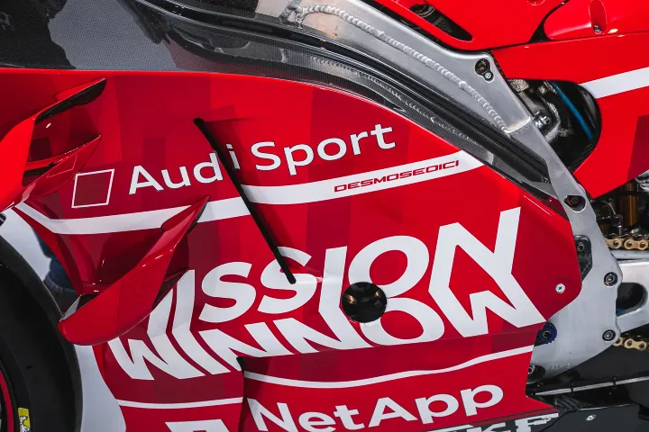 la ducati desmosedici gp19 pilotée par andrea dovizioso s’apprête à être vendue aux enchères et attire déjà tous les regards 17