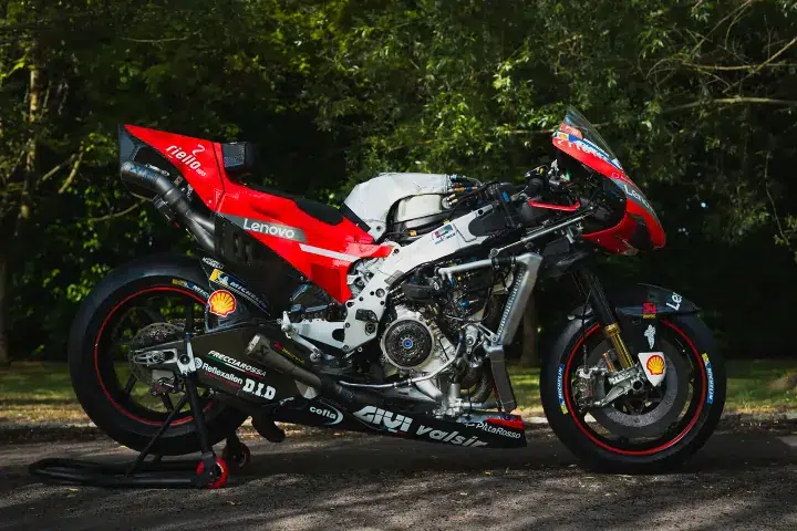 la ducati desmosedici gp19 pilotée par andrea dovizioso s’apprête à être vendue aux enchères et attire déjà tous les regards 20