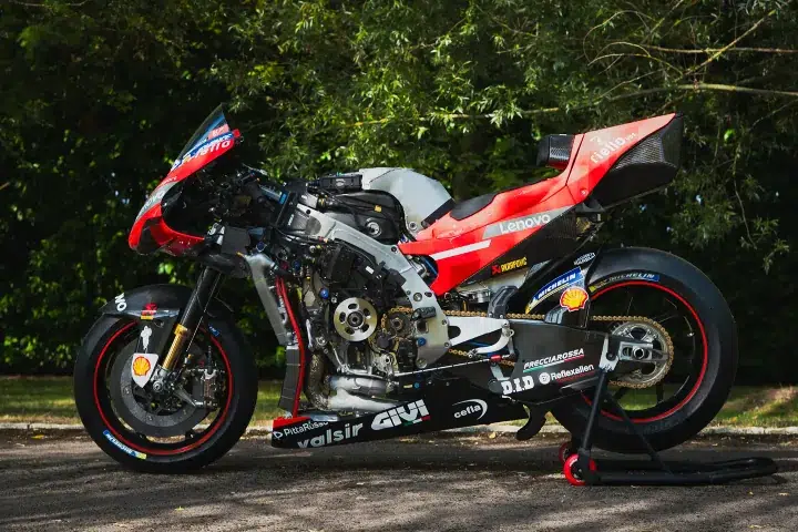 la ducati desmosedici gp19 pilotée par andrea dovizioso s’apprête à être vendue aux enchères et attire déjà tous les regards 24
