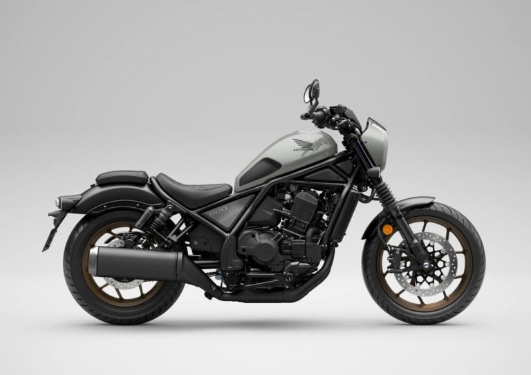 La Honda CMX1100 Rebel revient en 2026 avec des coloris inédits et conserve tout le charme de son bicylindre DCT