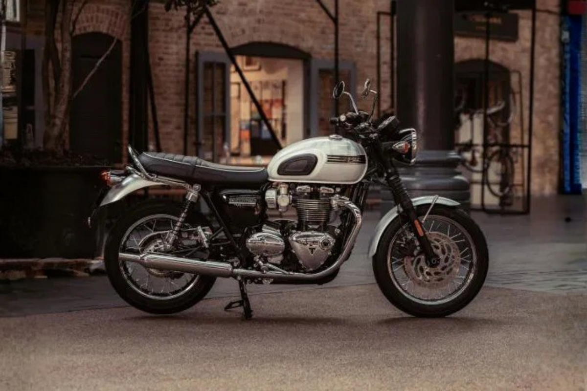 la légendaire bonneville bientôt en version 350 cm³ triumph préparerait un retour aux sources plus accessible